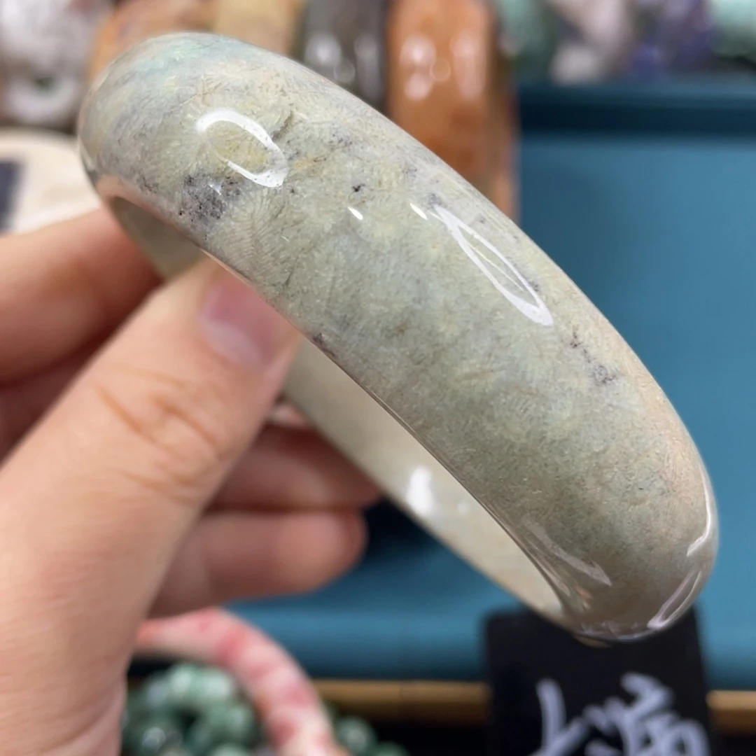 未镶嵌手镯硅化玉