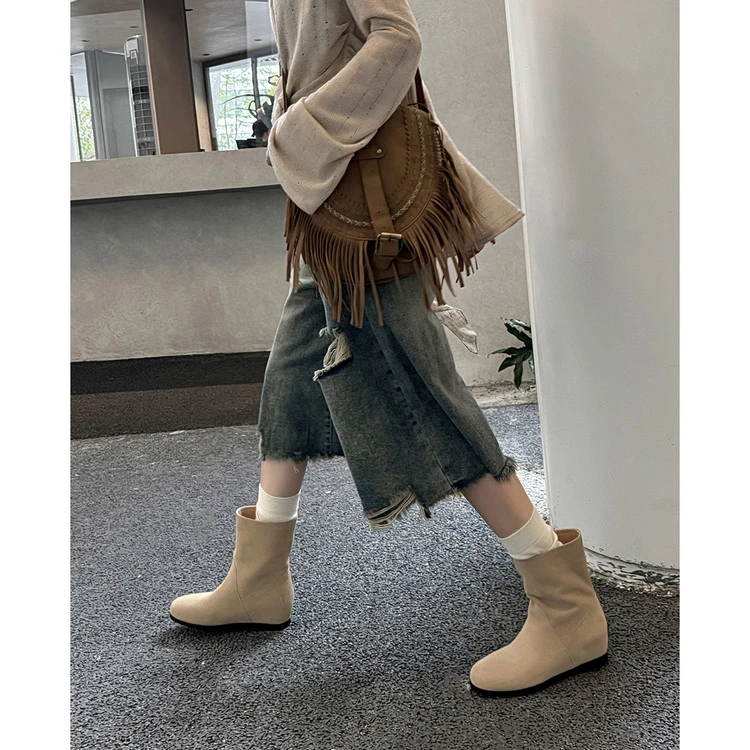 巨好看真皮短靴2025秋冬季新款短筒女靴子百搭复古厚底中跟瘦瘦靴