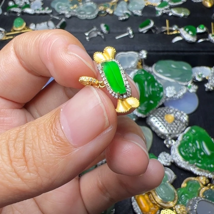 翡翠18K金镶嵌吊坠(不含链)