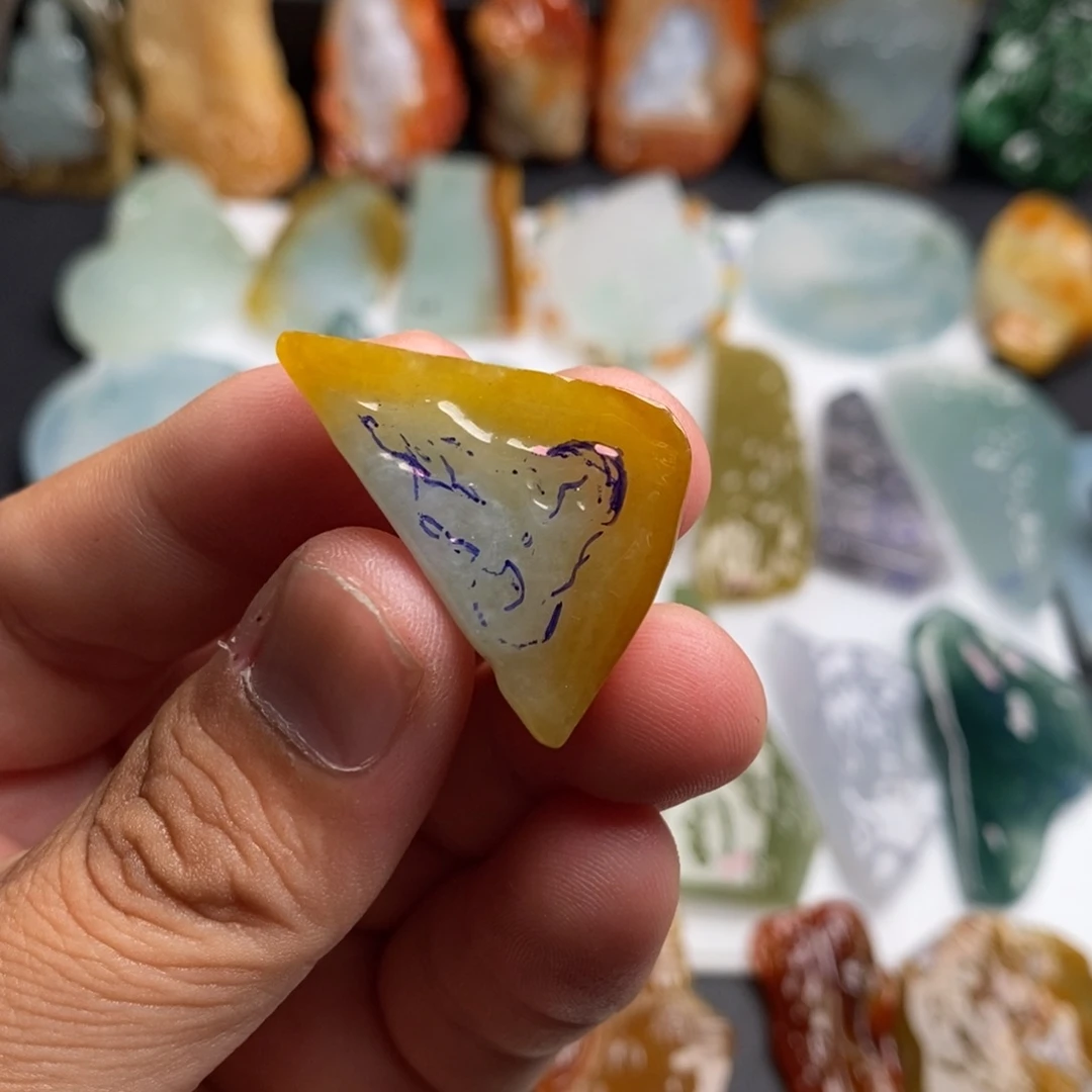定制翡翠未镶嵌特色黄翡随形