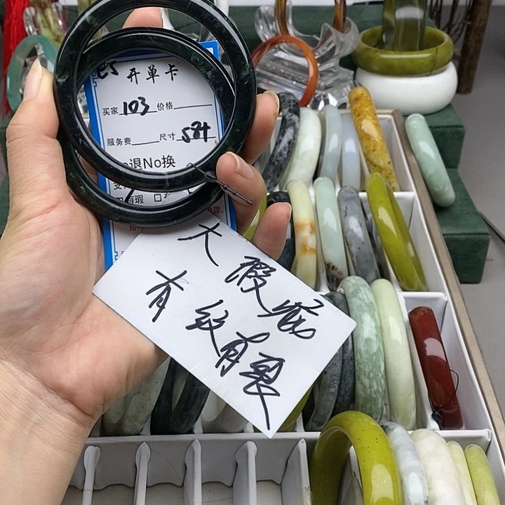 蛇纹石玉未镶嵌手镯