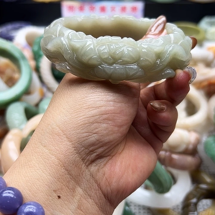 未镶嵌手镯石英岩玉