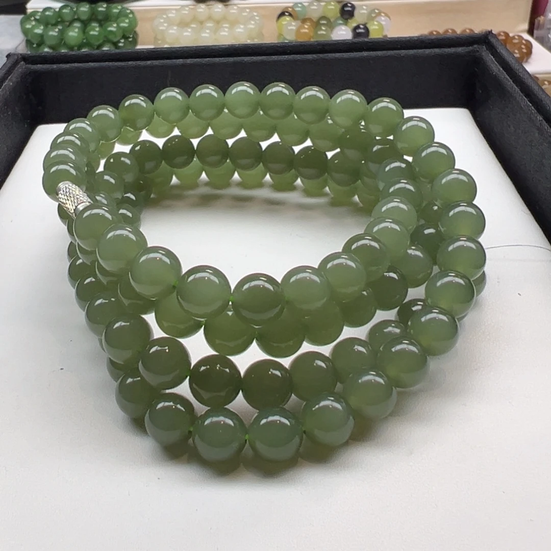 青***案和田玉未镶嵌颈饰