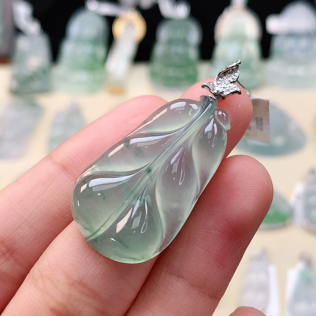 翡翠18K金镶嵌颈饰叶子