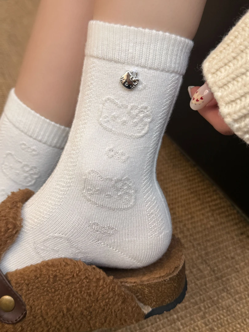 Hello Kitty袜子女兔绒堆堆袜卡通Kitty猫吊坠袜可爱秋冬季中筒袜