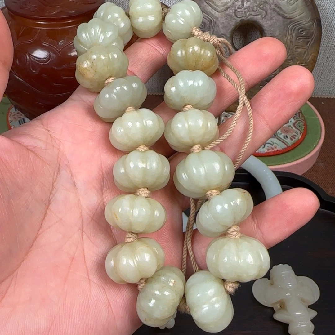 大***子非常精美的脖挂件