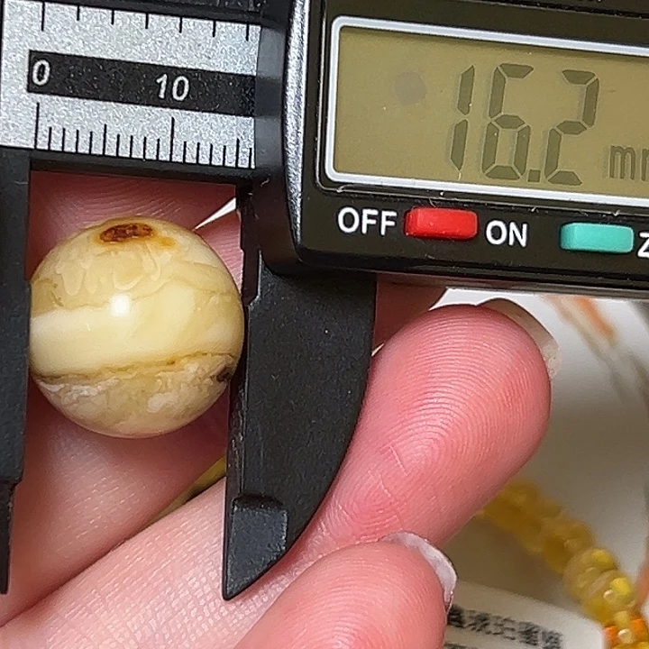 蜜蜡未镶嵌裸石微瑕153