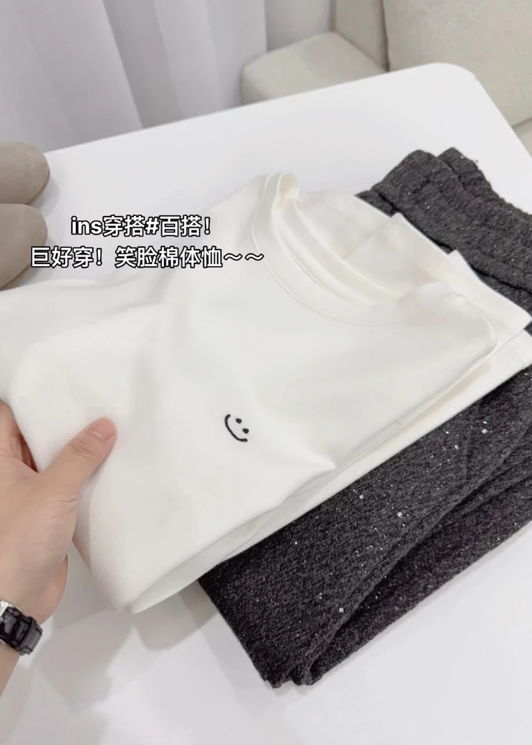 小朵家 ins穿搭#百搭笑脸软棉体恤圆领长袖