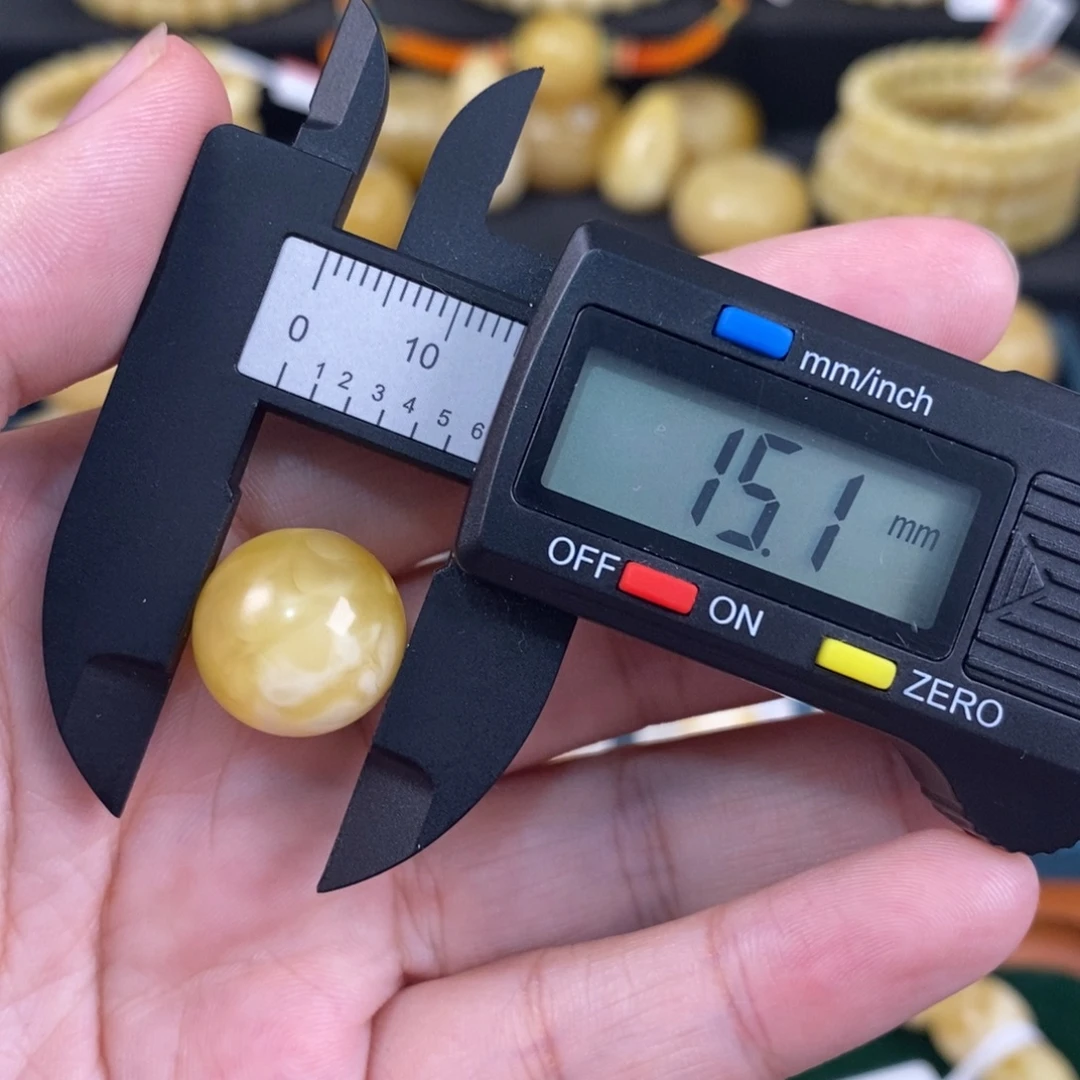蜜蜡未镶嵌珠宝奇石