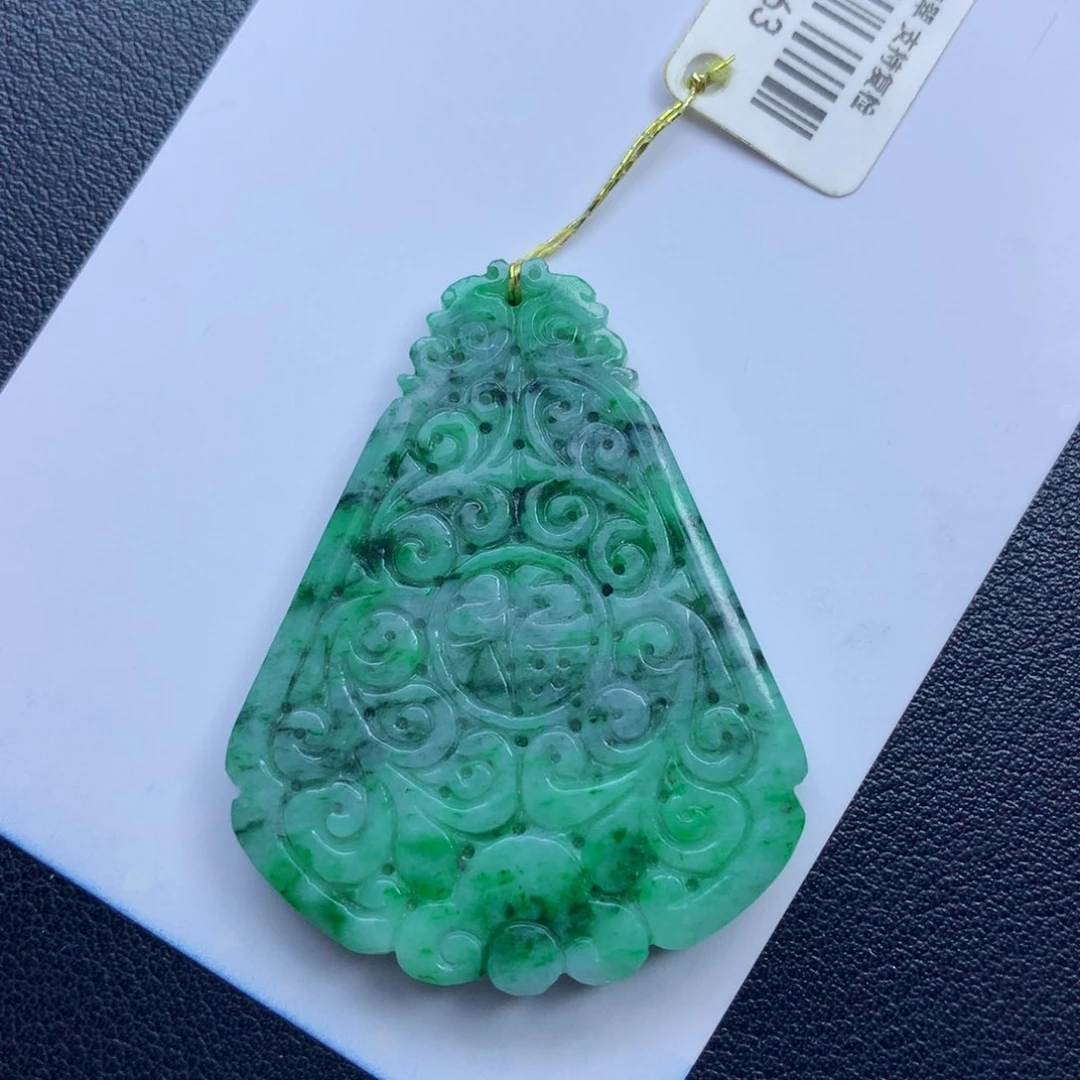 翡翠颈饰未镶嵌无事牌
