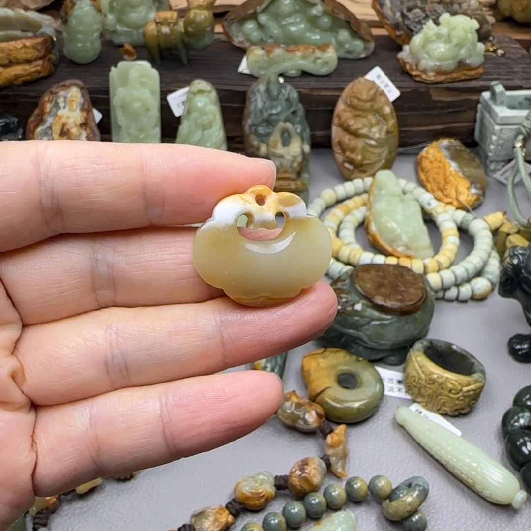 白***隐岫岩河磨玉（透闪石质玉）未镶嵌珠宝奇石