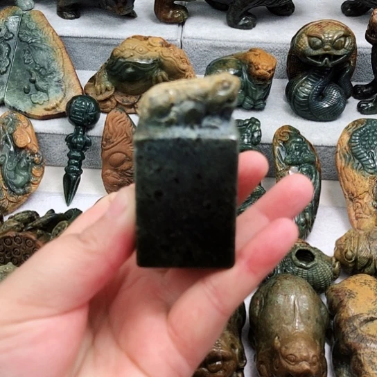 岫岩河磨玉（透闪石质玉）把件未镶嵌