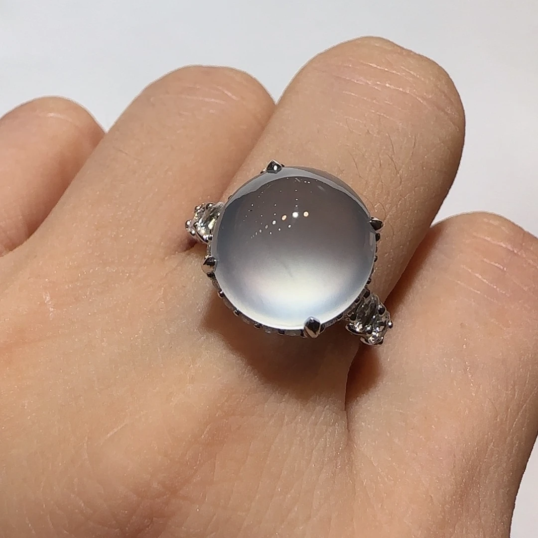 翡翠18K金镶嵌戒指蛋面