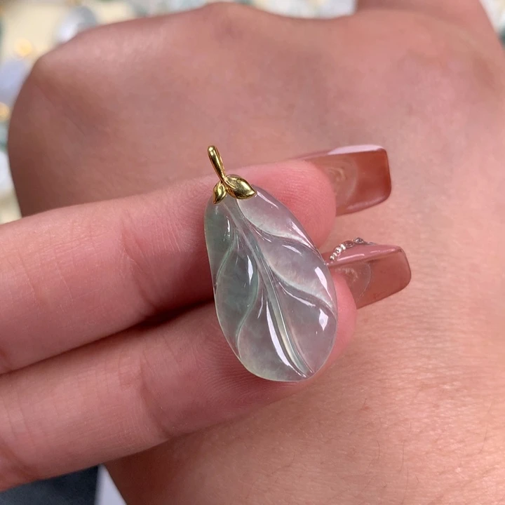 翡翠颈饰18K金镶嵌绿叶子