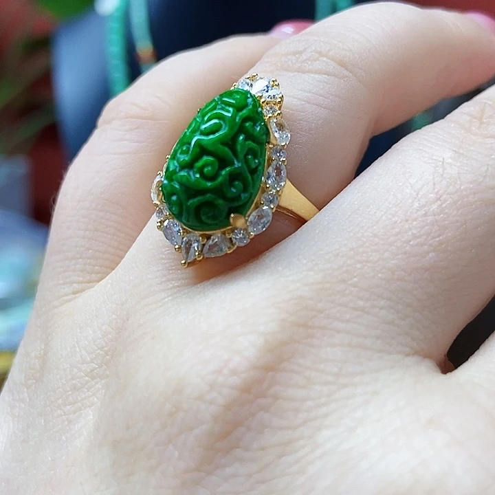 翡翠未镶嵌颈饰戒指