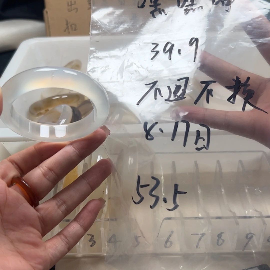 嘿***呵玛瑙/玉髓手镯未镶嵌不退不换