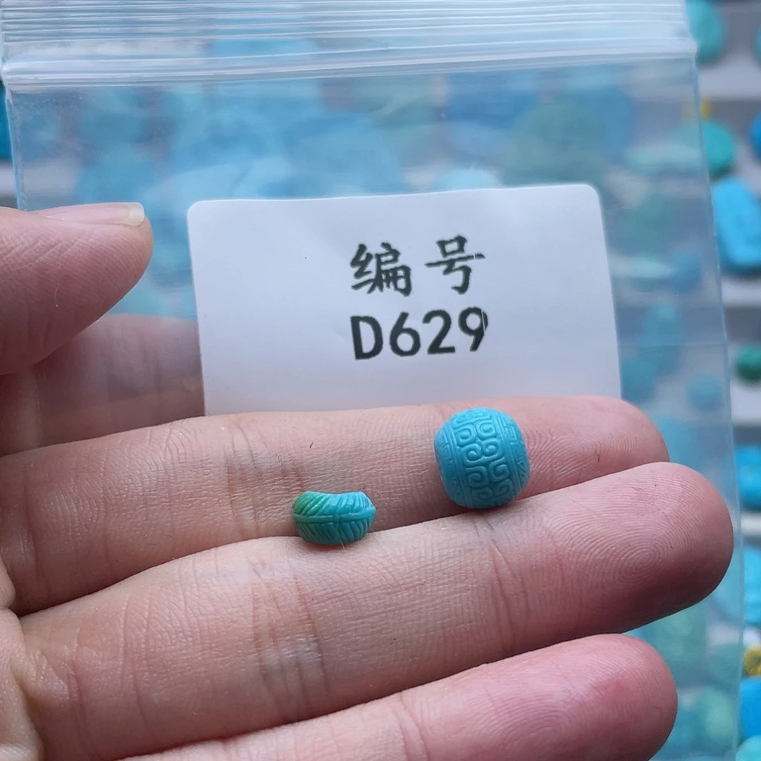 泽***.绿松石未镶嵌珠宝奇石