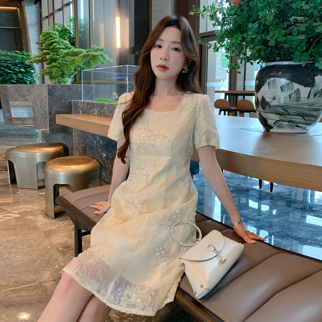 奢姿大码女装2025夏季金线玫瑰刺绣气质连衣裙胖妹妹时尚方领裙子