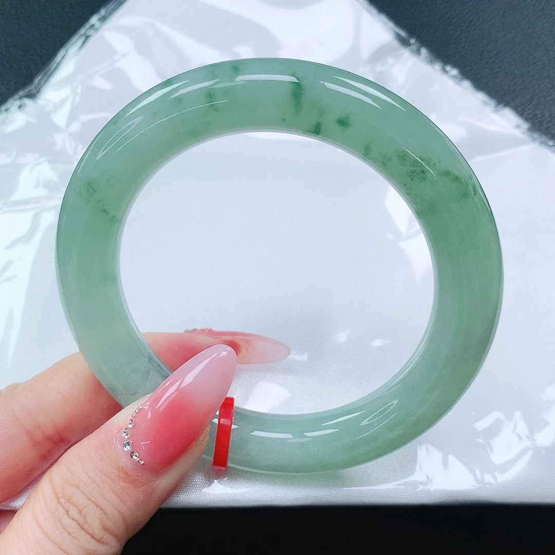 翡翠手镯未镶嵌54圈