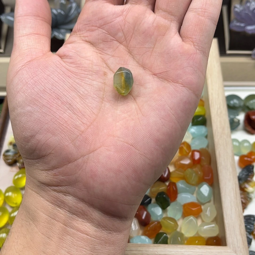 未镶嵌蛇纹石玉颈饰听*