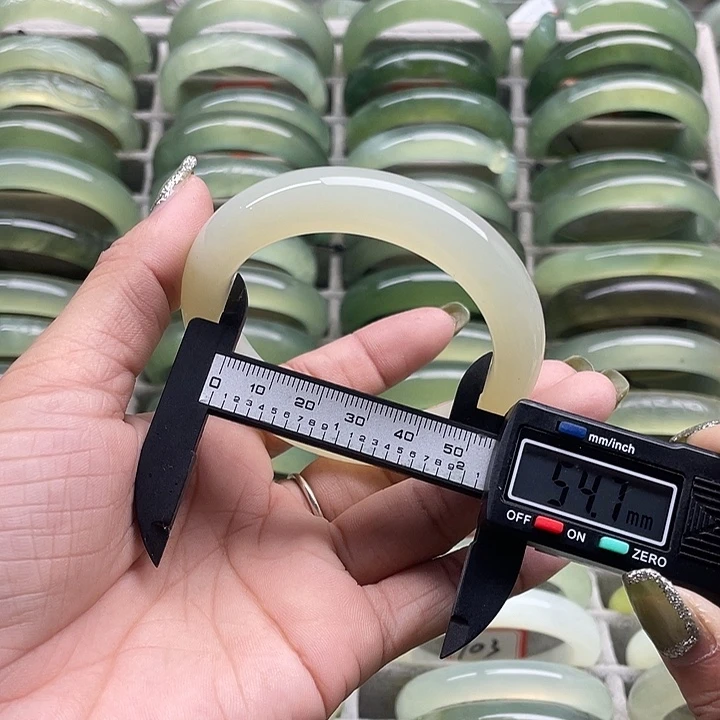 蛇纹石玉未镶嵌手镯97