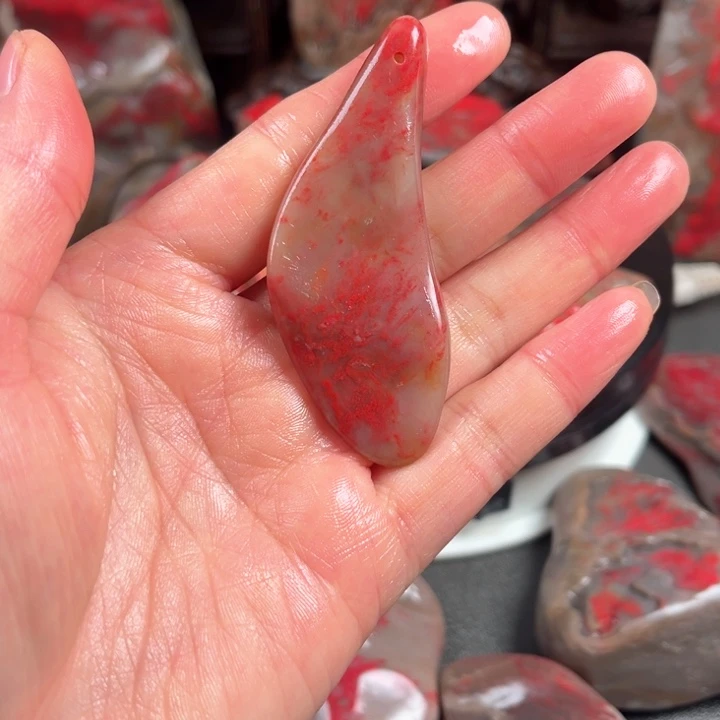 昌化鸡血石昌化鸡血石原石挂件