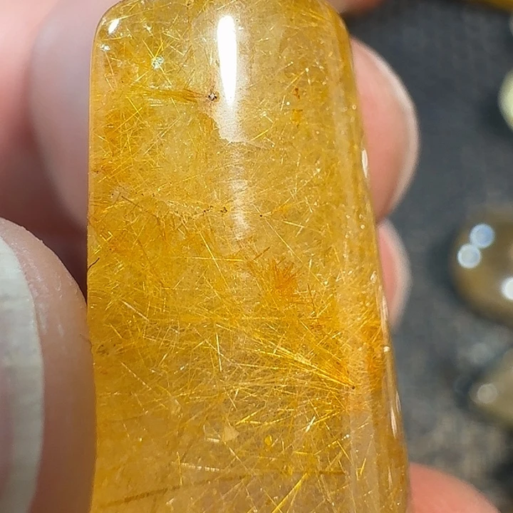 军***大颈饰水晶未镶嵌你