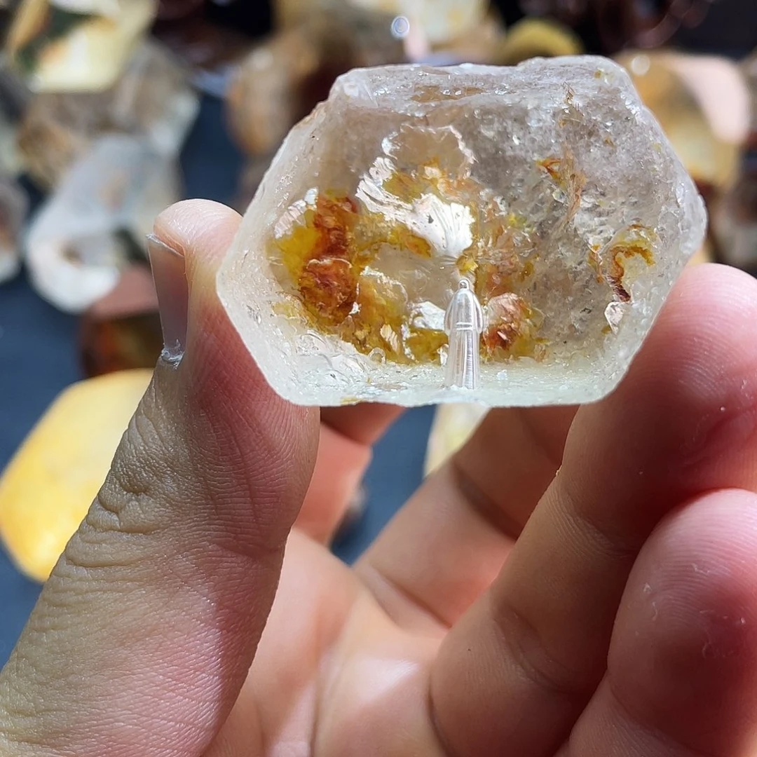 胡***红珠宝半成品未镶嵌水晶