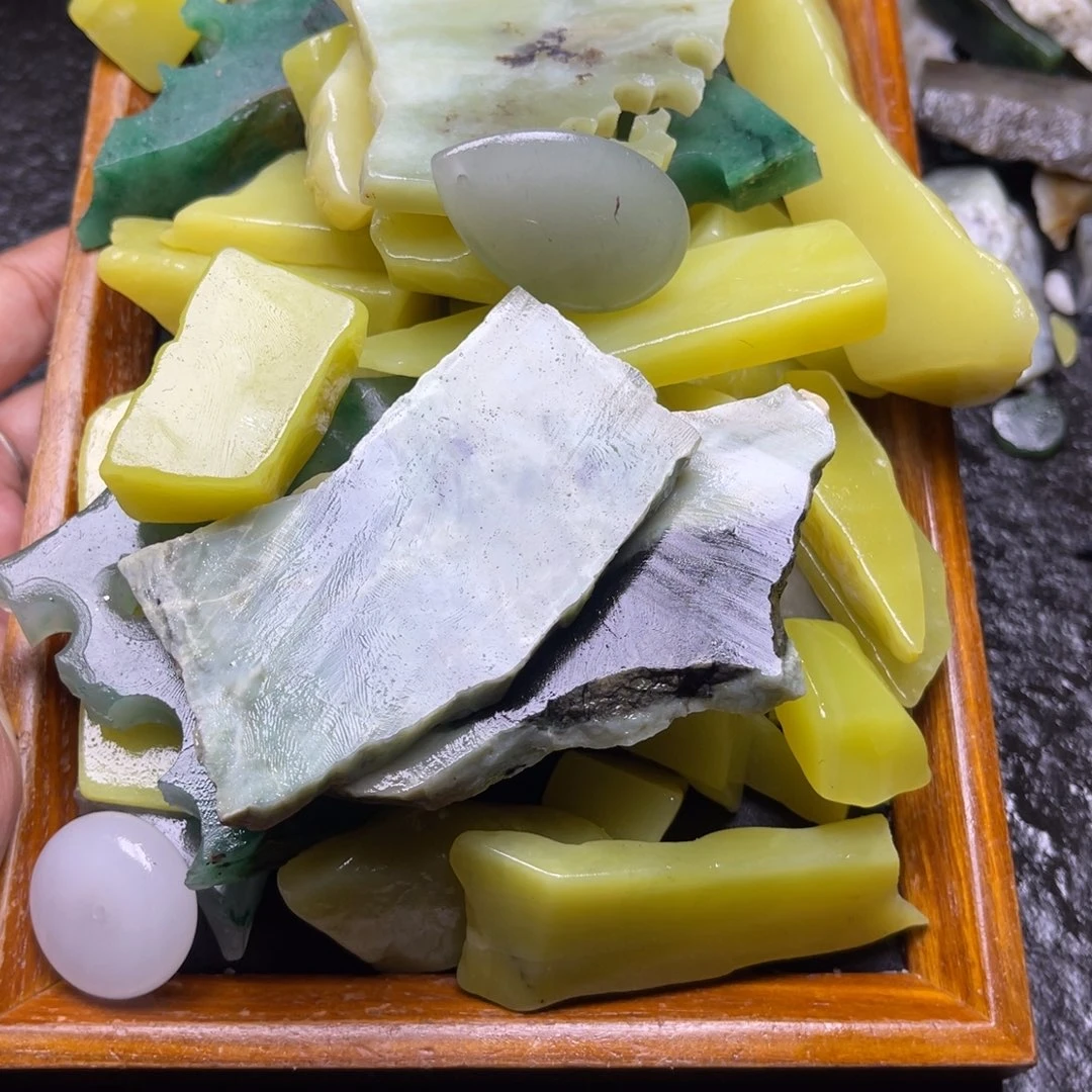 和田玉未镶嵌挂件树**叶