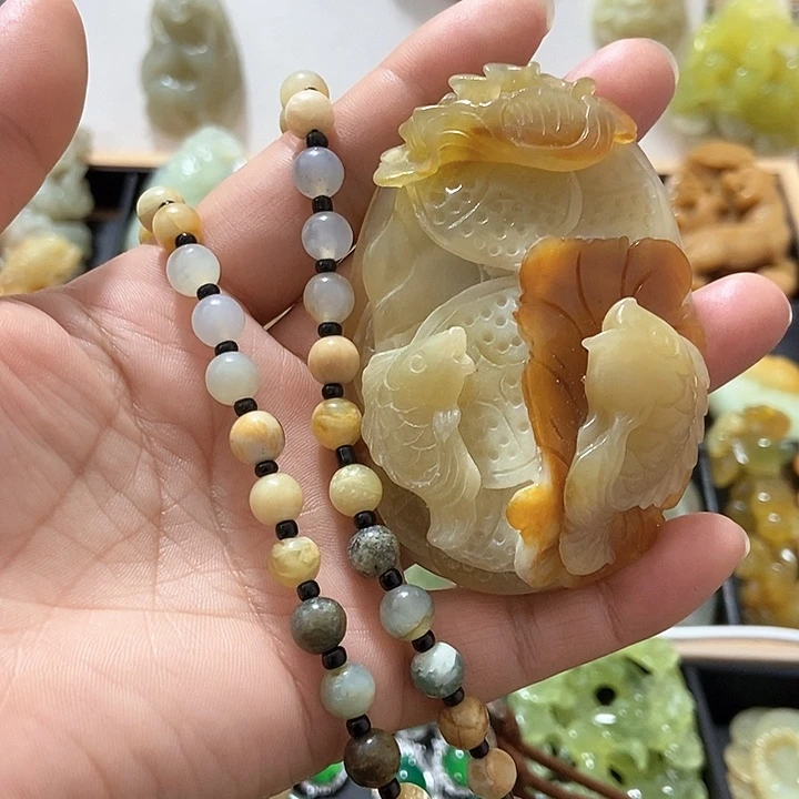 森***吧蛇纹石玉未镶嵌颈饰