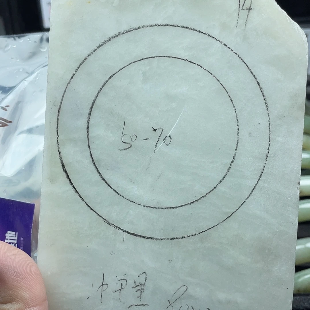 L***y和田玉未镶嵌珠宝奇石