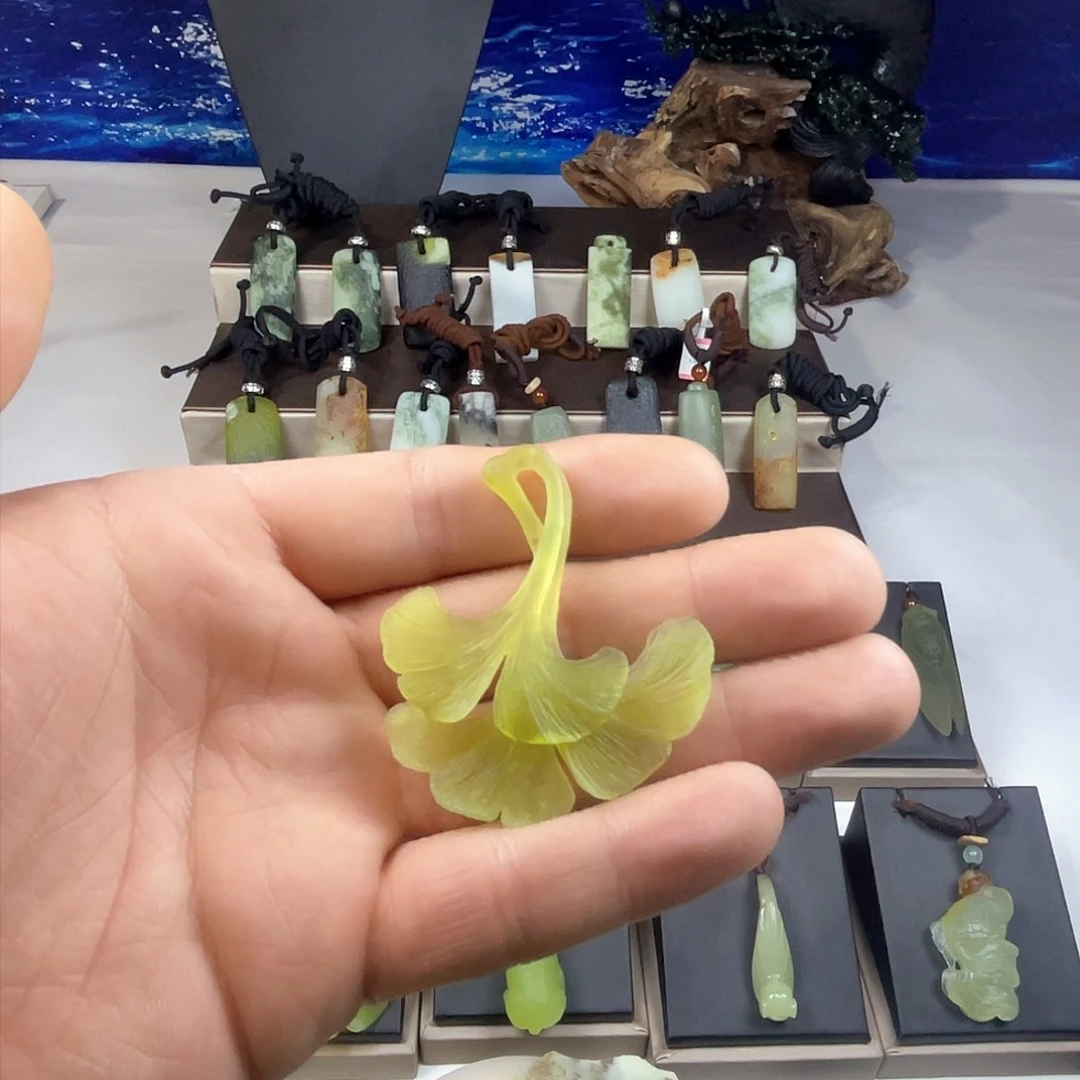 岫玉颈饰未镶嵌流*柒