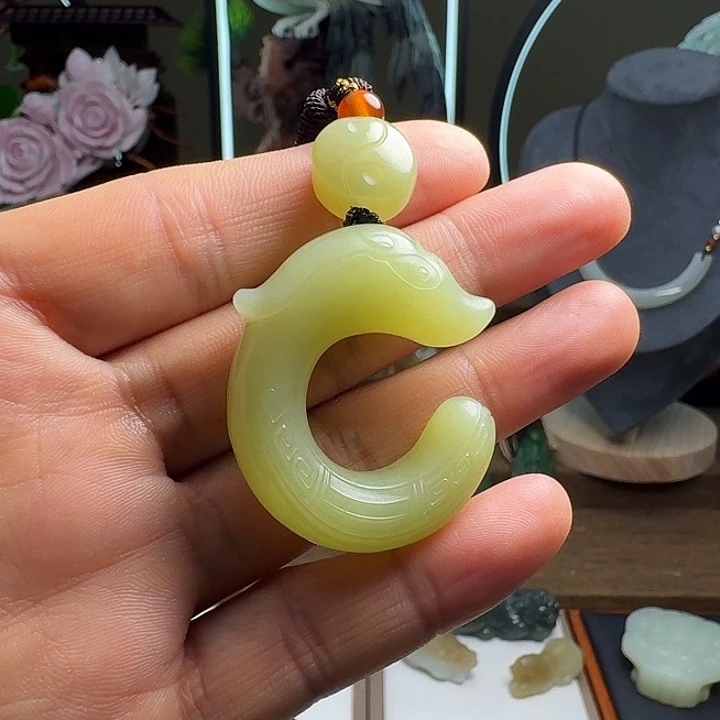 颈饰未镶嵌和田玉（糖玉）