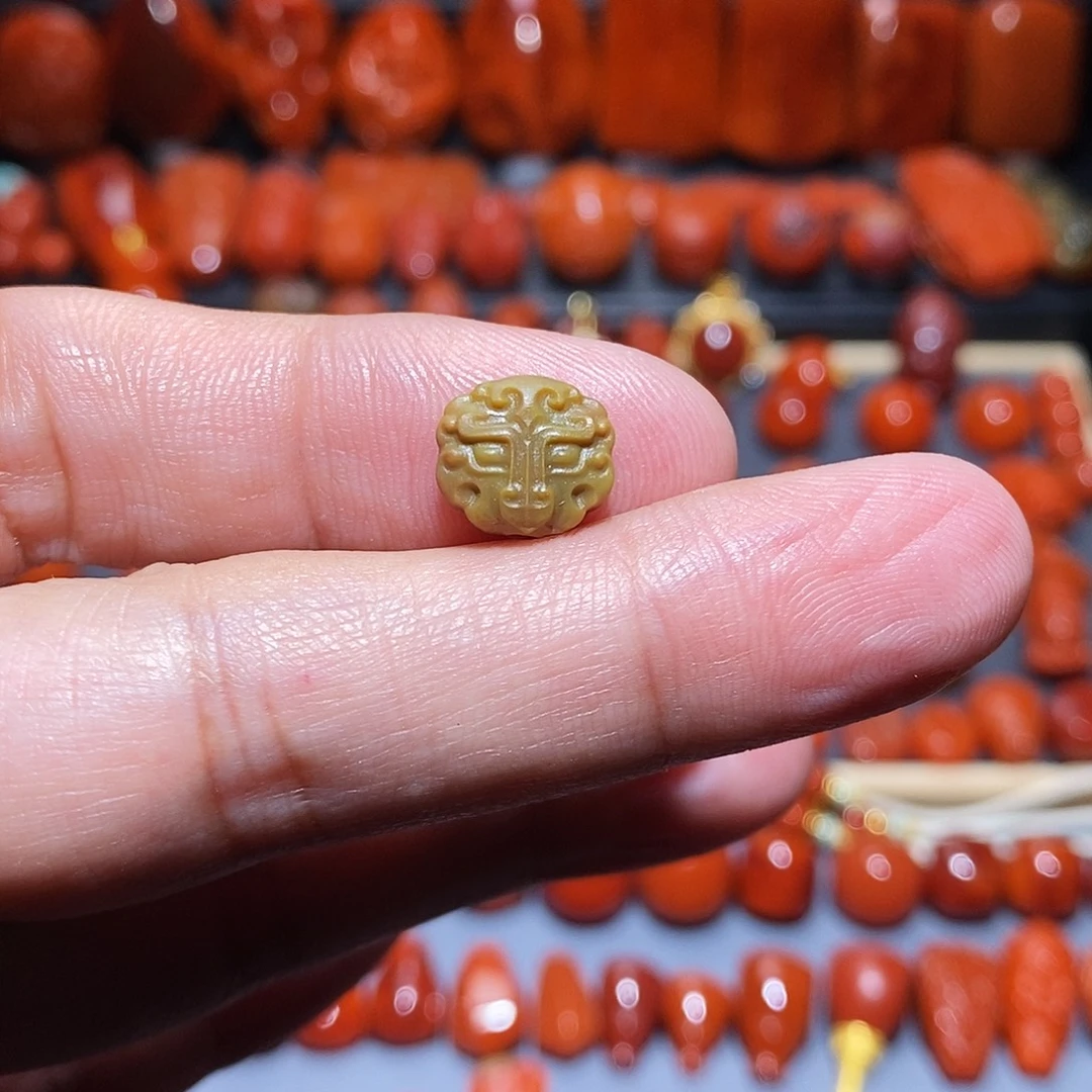 星***眉南红玛瑙未镶嵌精工背云