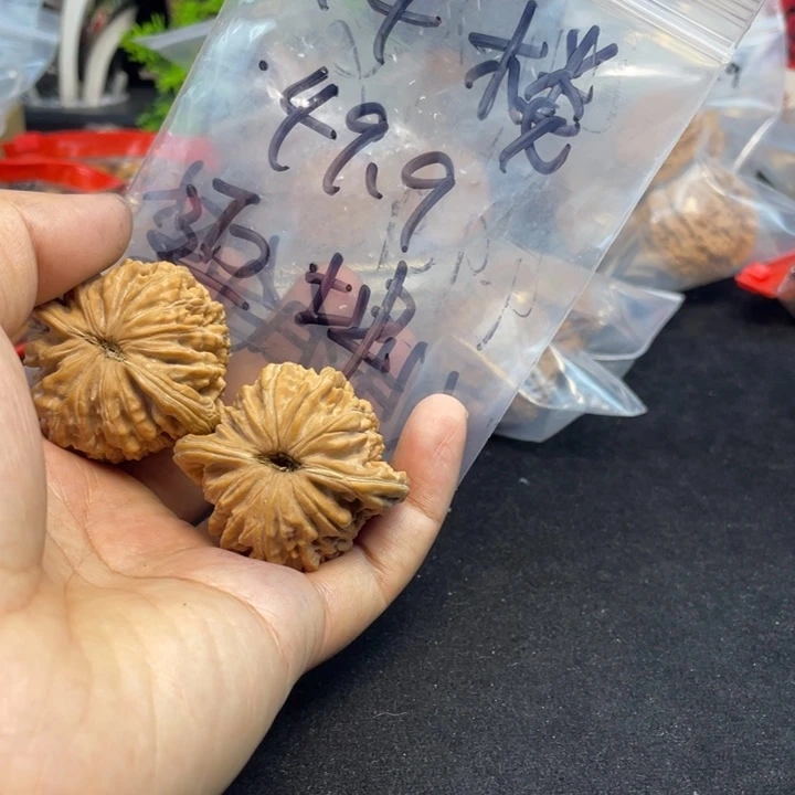 文玩核桃把件迈*四座楼