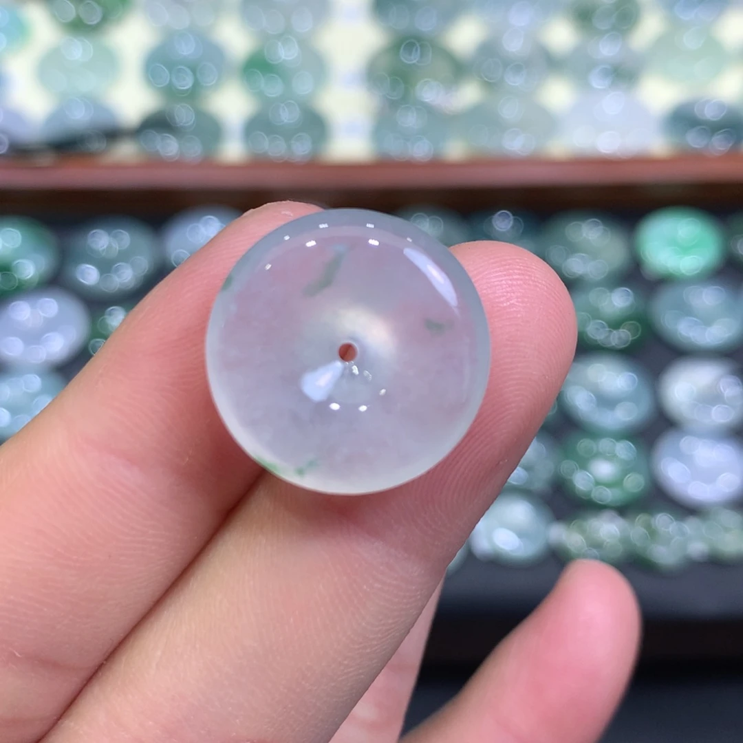 翡翠颈饰未镶嵌平安扣