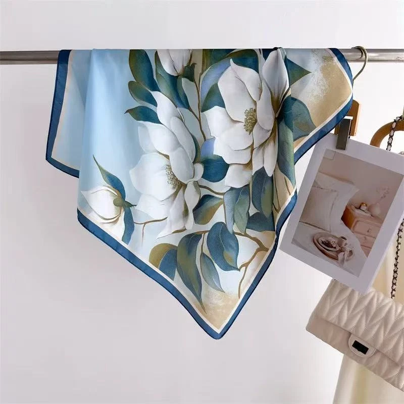 E306 蓝色荷花 70*70左右 围巾 T1