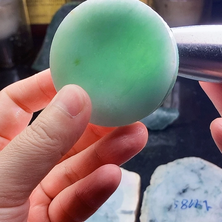 翡翠未镶嵌颈饰毛料31