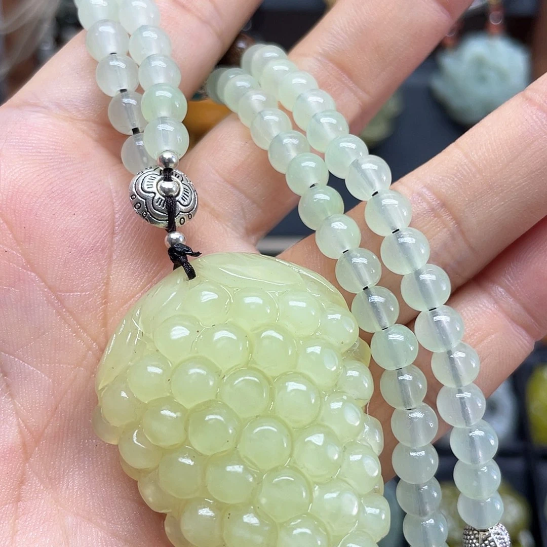 蛇纹石玉未镶嵌颈饰