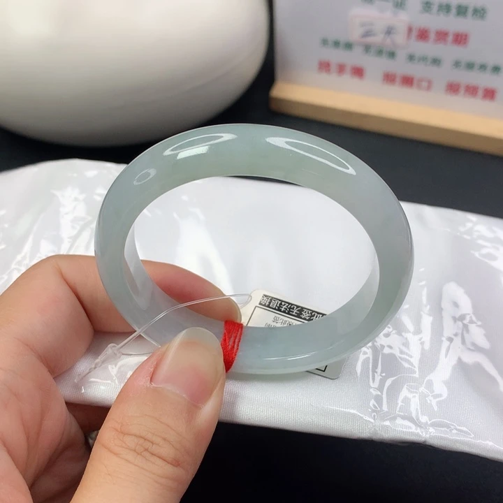 翡翠手镯（贵妃镯）未镶嵌5152