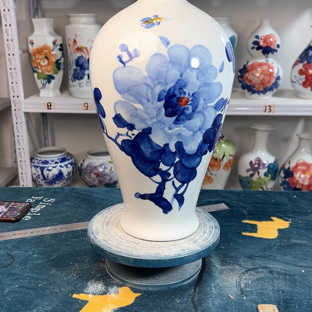 摆件景德镇陶瓷梅青牡