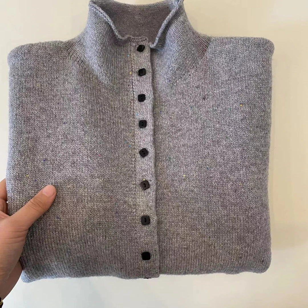 02#纯色亮片多扣针织开衫