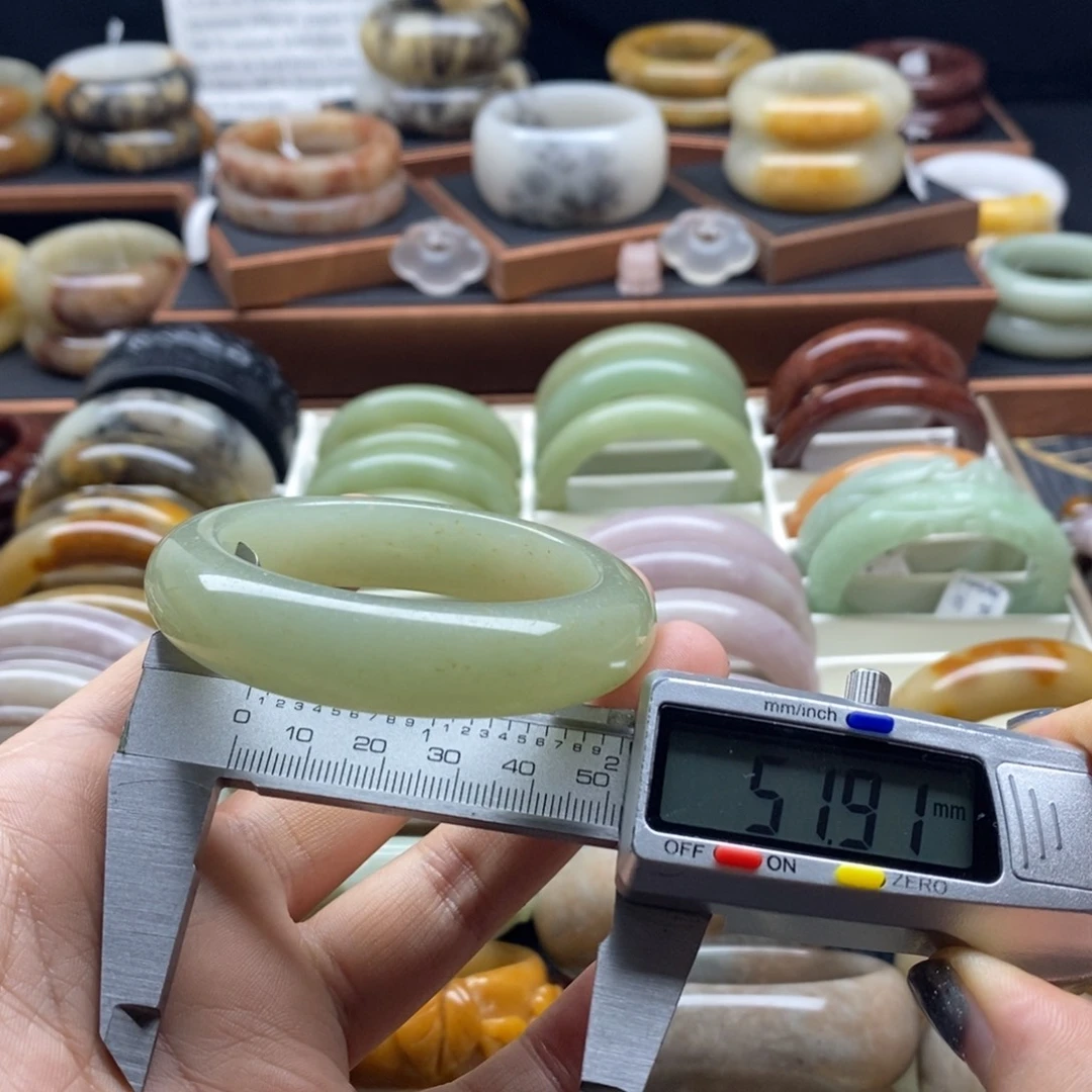 石英质玉未镶嵌手镯