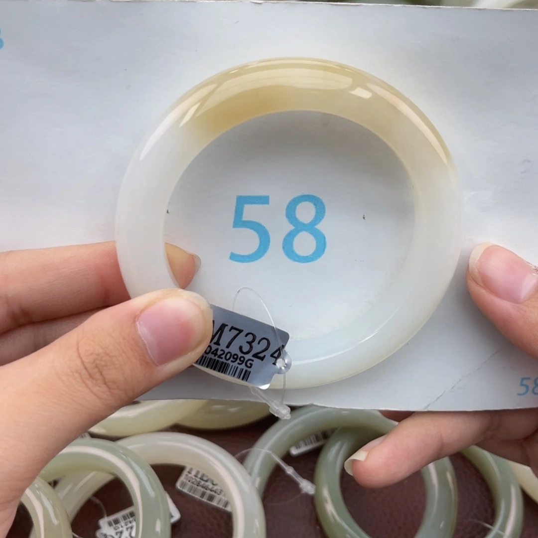 和田玉手镯未镶嵌筱*