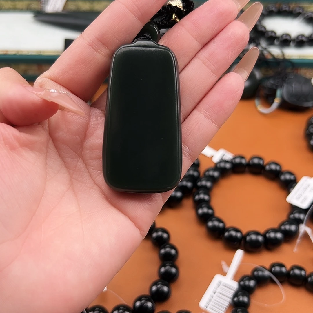 刘***起和田玉未镶嵌手串