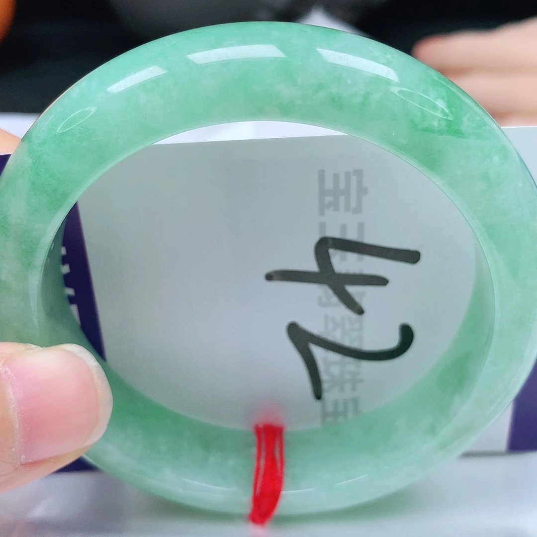 翡翠手镯未镶嵌55圈口