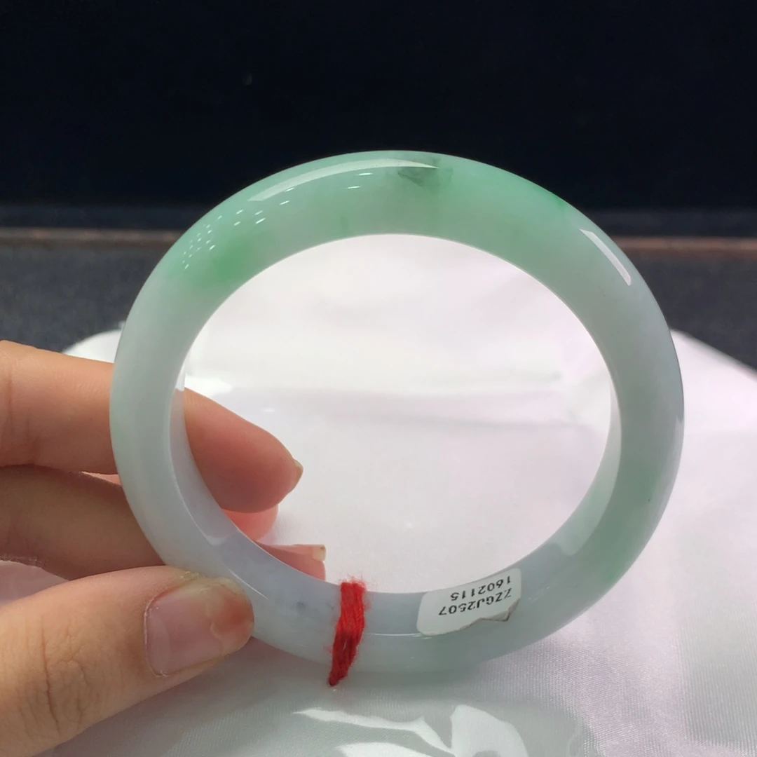 翡翠手镯未镶嵌缅甸A货翡翠 种水阳绿56 57