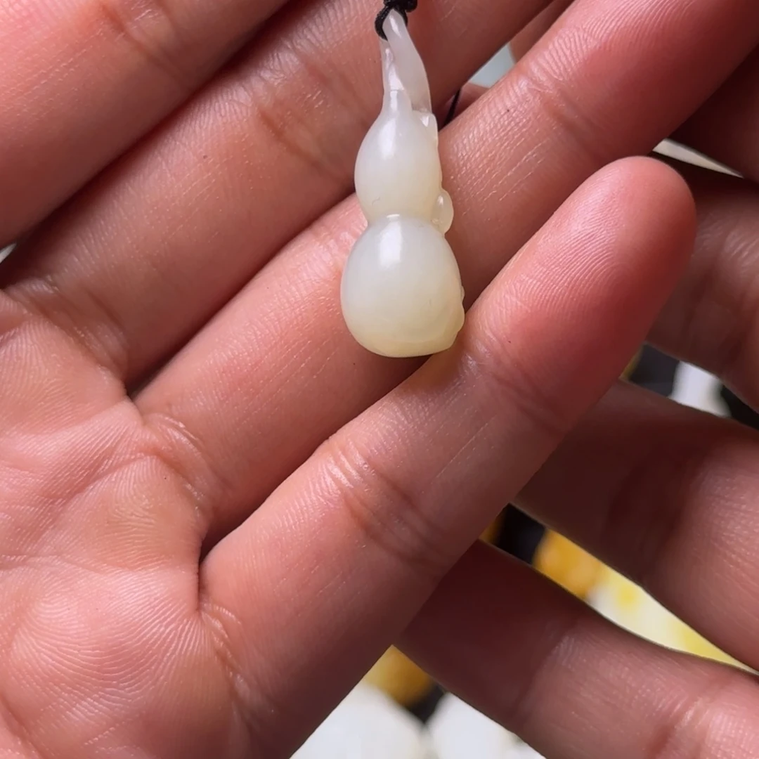 卓***然和田玉未镶嵌吊坠(不含链)