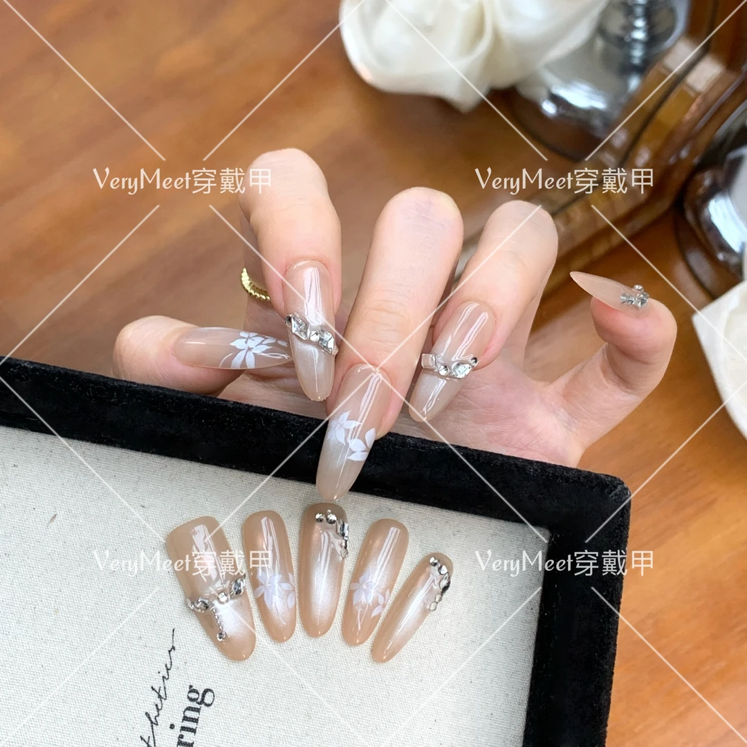 VERY MEET裸色系春日柔绵密猫眼气质纯欲白花贴钻链条美甲贴15