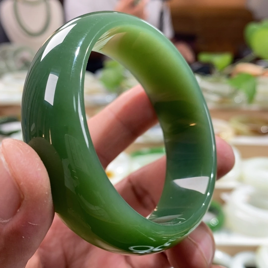 和田玉未镶嵌手镯